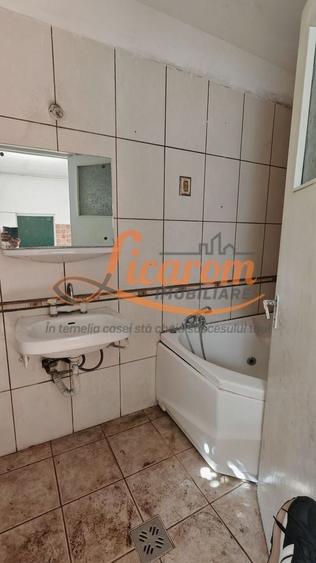 Casă individuală cu 3 camere cu Canalizare în Centrul Istoric