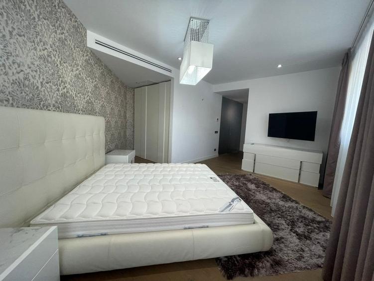 Apartament cu 4 camere decomandat, mobilat în Băneasa