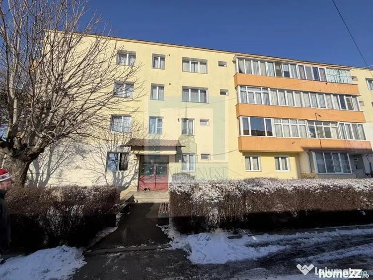 Apartament cu 3 camere semidecomandat în ISR