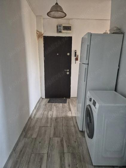 Garsonieră decomandată în Girocului