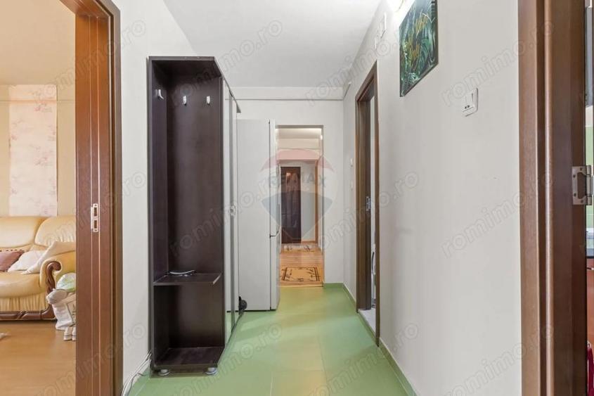 Apartament cu 5 camere decomandat, mobilat în Micălaca