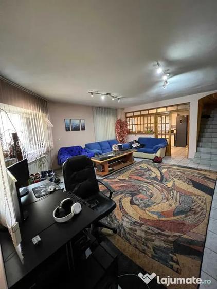Casă cu 7 camere cu Teren 200 Mp în Splaiul Unirii