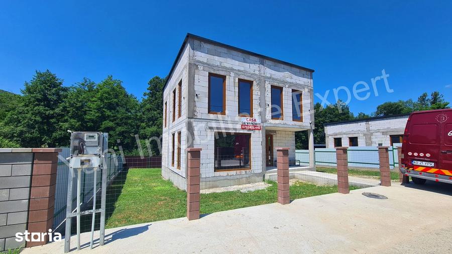 Casă cu 4 camere cu Teren 316 Mp în Băiculești
