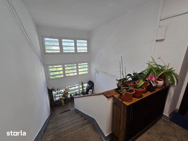 Apartament cu 3 camere semidecomandat, mobilat în Titan