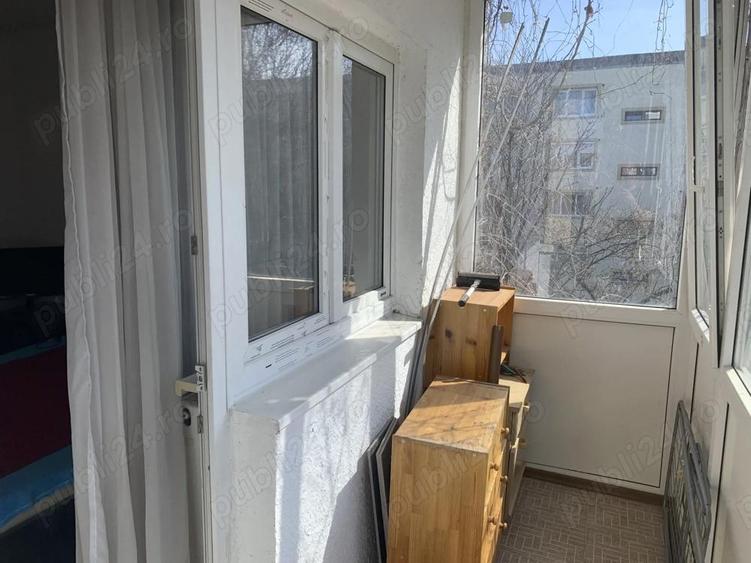 Apartament cu 3 camere decomandat în Torontalului