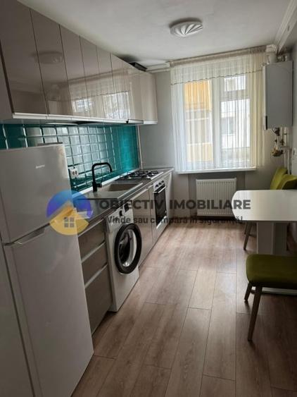 Apartament cu 2 camere decomandat, mobilat în Central