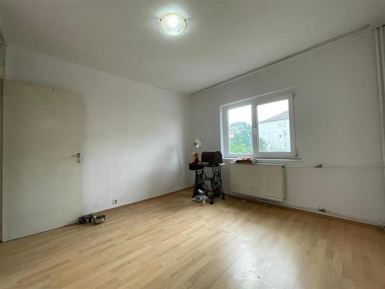 Apartament cu 3 camere decomandat în Decebal