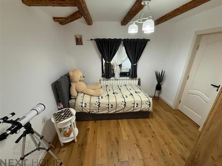 Casă cu 4 camere cu Teren 2400 Mp în Păulești