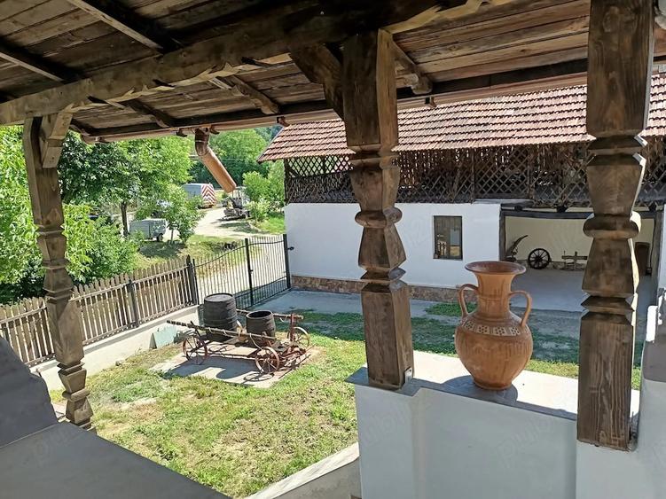 Casă cu Teren 2000 Mp în Central