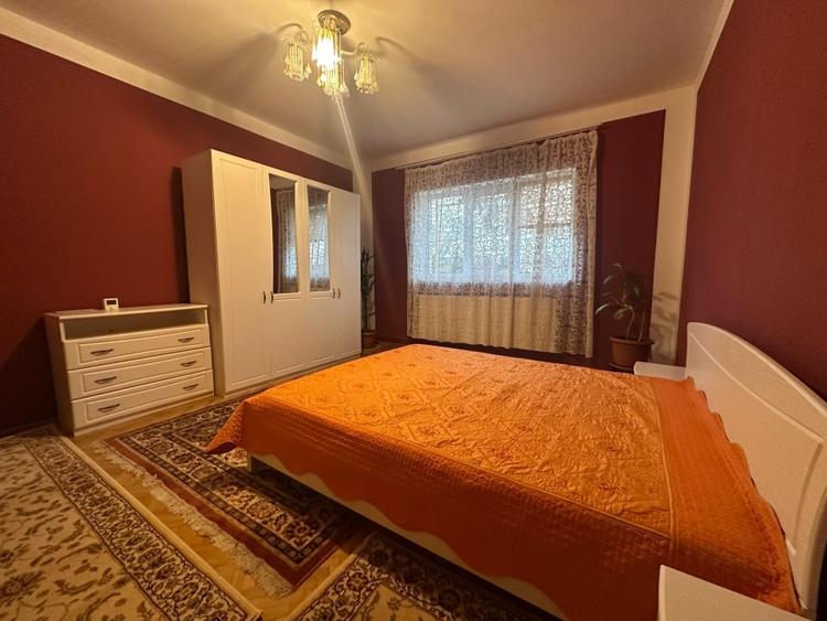 Apartament cu 3 camere, mobilat în Florilor