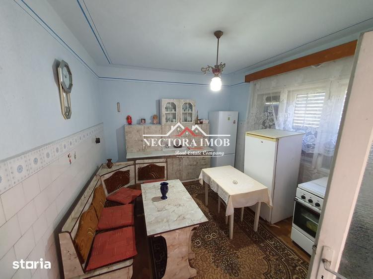 Casă cu 7 camere cu Teren 2300 Mp în Orașul Nou