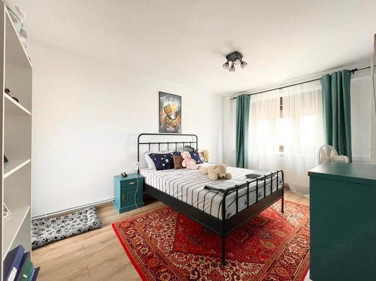Apartament cu 4 camere decomandat în Central