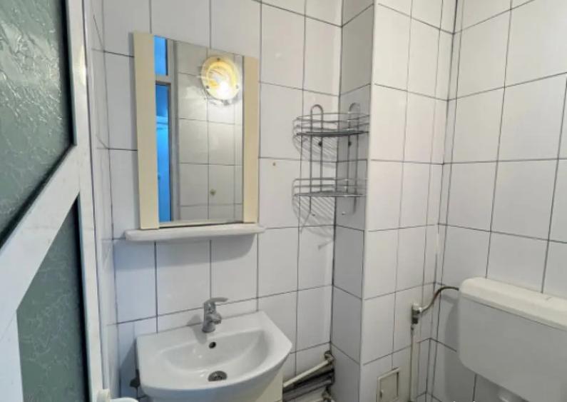 Apartament cu 3 camere decomandat, mobilat în Tomis III