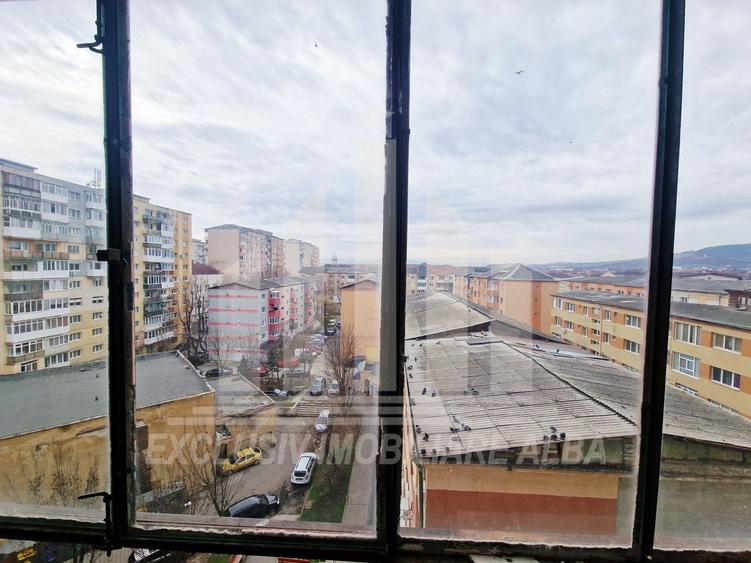 Apartament cu 3 camere decomandat, mobilat în Cetate