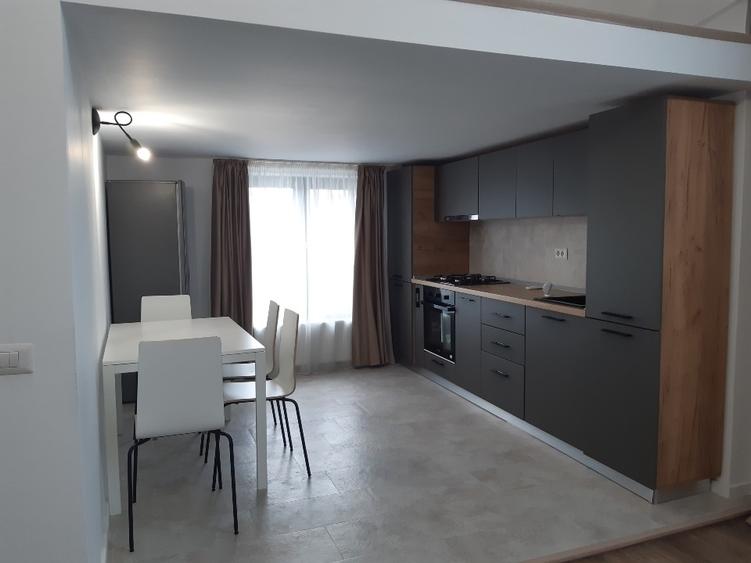 Apartament cu 4 camere decomandat, mobilat în Mogoșoaia