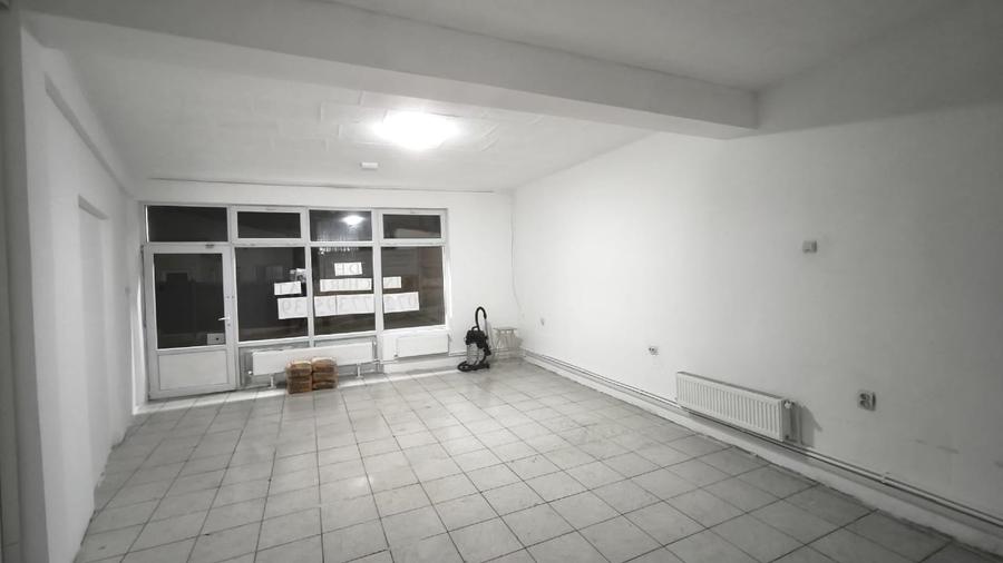 Spațiu comercial, de 45 mp, în E3