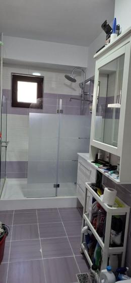 Apartament cu 3 camere decomandat în Tei