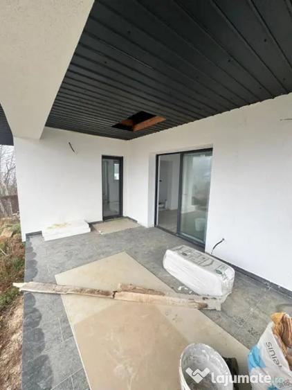 Casă cu 4 camere cu Teren 650 Mp în Satu Nou de Jos