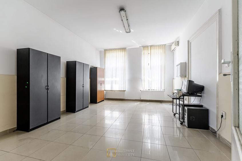 Casă cu 4 camere cu Canalizare în Ultracentral