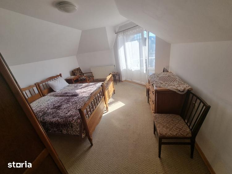 Casă cu 4 camere cu Teren 1202 Mp în Băcia