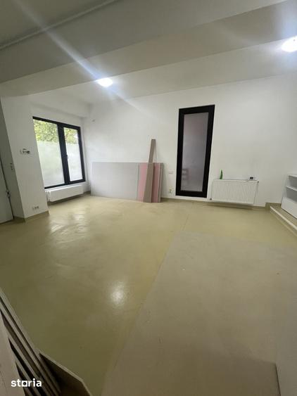 Apartament cu 5 camere în Vitan