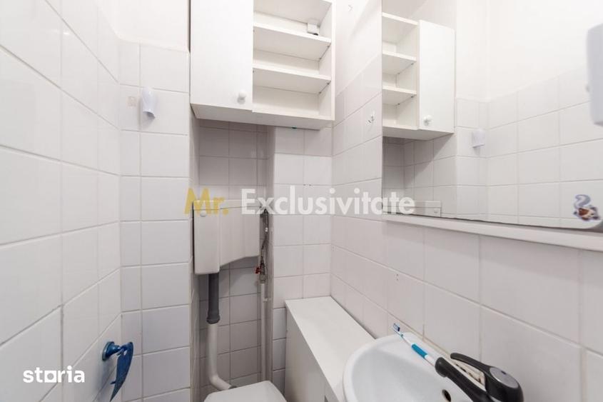 Apartament cu 3 camere semidecomandat în Calea București