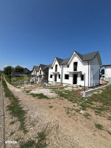Casă cu 3 camere cu Teren 200 Mp în Ipotești