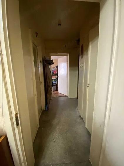 Apartament cu 3 camere semidecomandat în Grivița