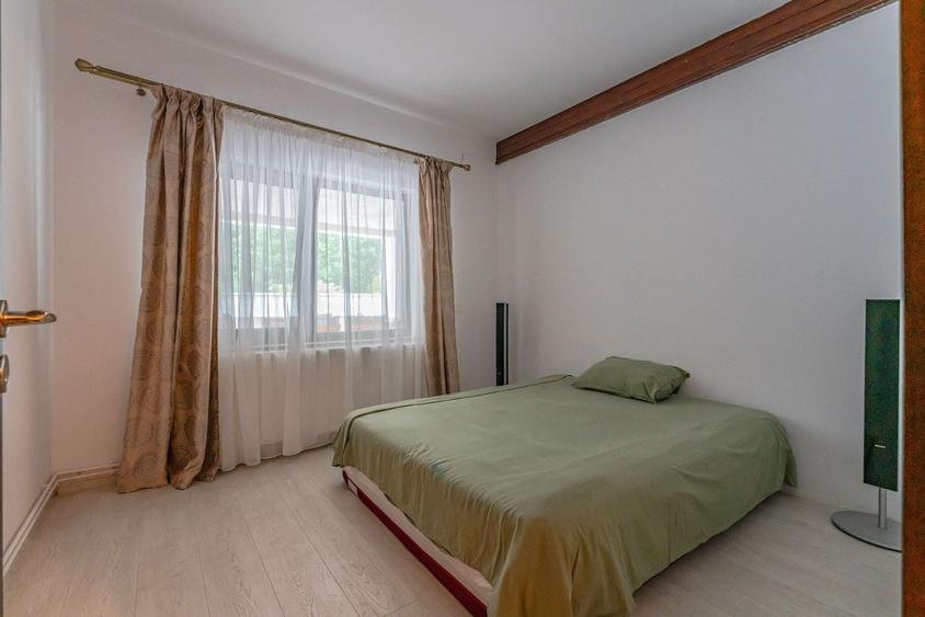 Casă individuală cu 5 camere cu Canalizare în Lunca Calnicului
