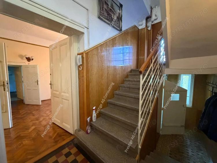 Casă cu 8 camere cu Canalizare în Elisabetin