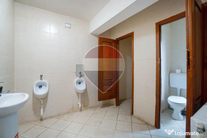 Casă cu 12 camere cu Teren 4300 Mp în Central
