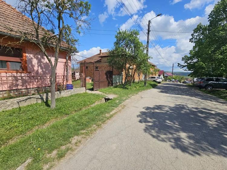 Casă cu 2 camere cu Teren 1427 Mp în Rogoz