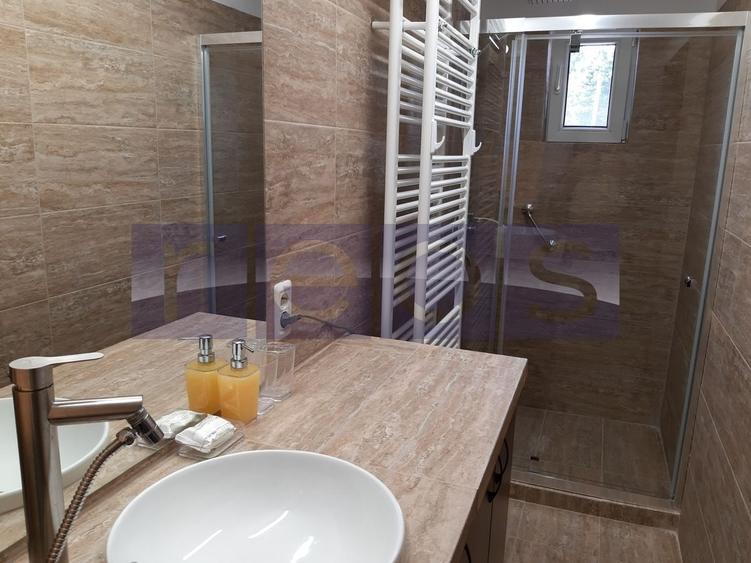 Apartament cu 3 camere decomandat, mobilat în Polonă
