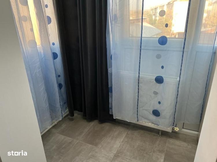 Apartament cu 3 camere semidecomandat în Micro 5