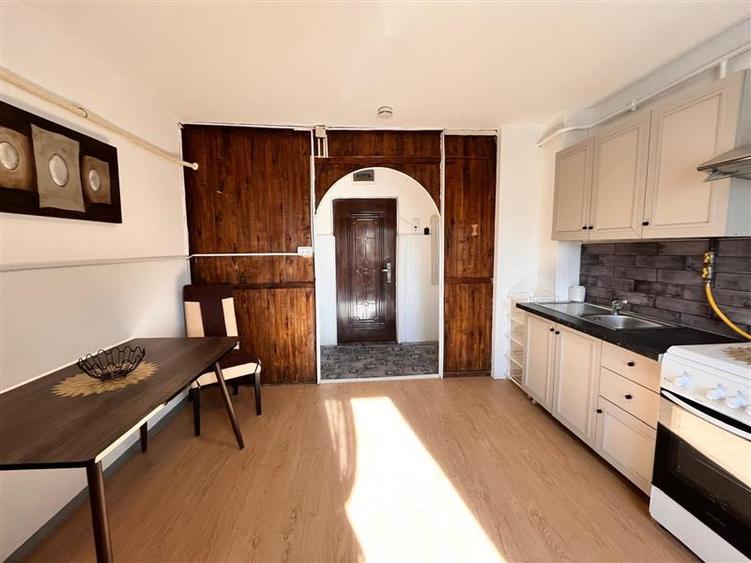 Apartament cu 2 camere semidecomandat, mobilat în Central