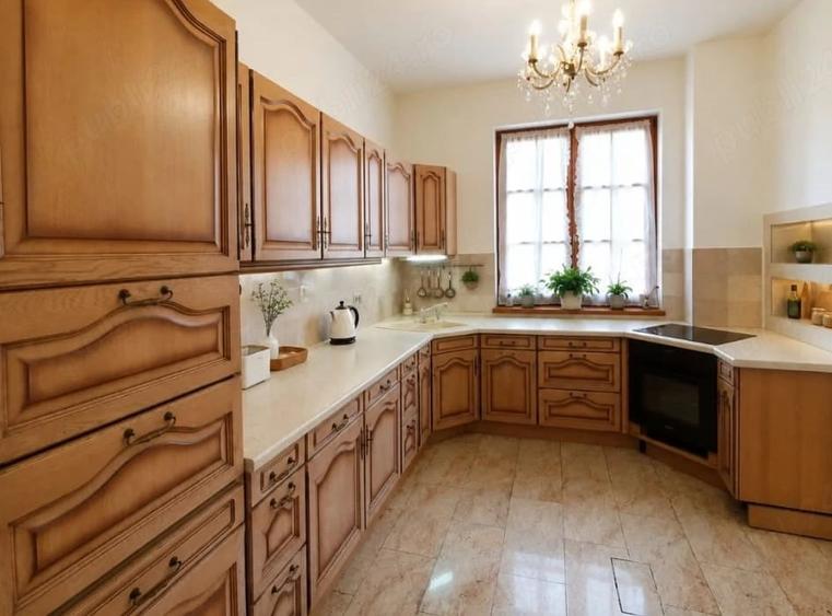 Casă cu 5 camere cu Teren 1440 Mp în Exterior Vest