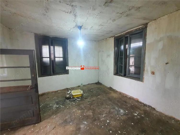 Casă cu Teren 9504 Mp în Poclușa de Barcău