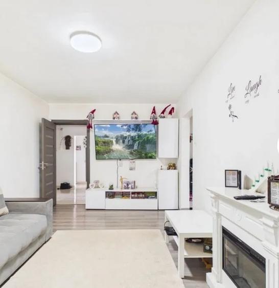 Apartament cu 4 camere decomandat, mobilat în Lujerului