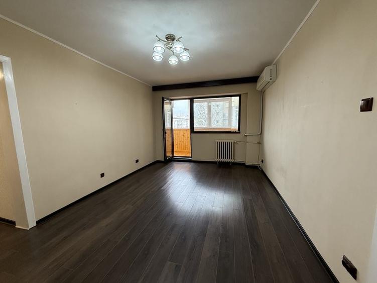 Apartament cu 4 camere semidecomandat, mobilat în Colentina