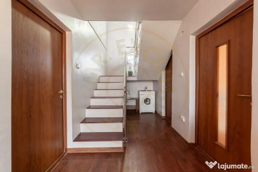 Casă cu 7 camere cu Teren 7829 Mp în Cuca