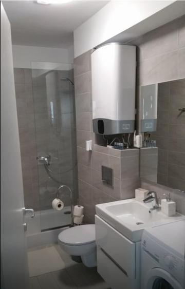 Apartament cu 3 camere decomandat, mobilat în Exterior Nord