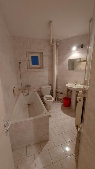 Apartament cu 3 camere decomandat în