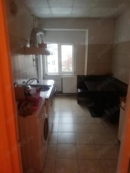 Apartament cu 5 camere decomandat în Dâmbovița