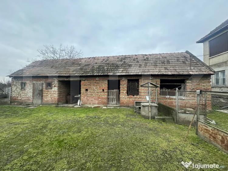 Casă cu 4 camere cu Teren 1371 Mp în Păulești