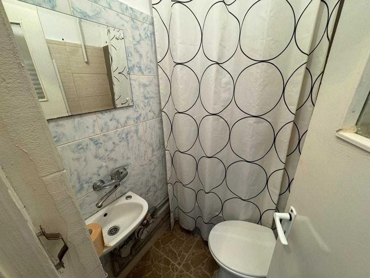 Apartament cu 4 camere semidecomandat în Centrul Civic