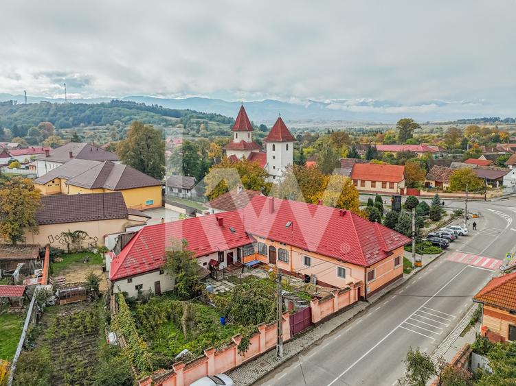 Casă individuală cu 6 camere cu Garaj în Șinca Veche