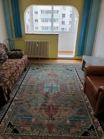 Apartament cu 3 camere semidecomandat în Pantelimon