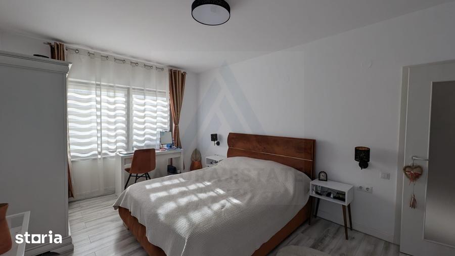 Casă cu 6 camere cu Teren 463 Mp în Central