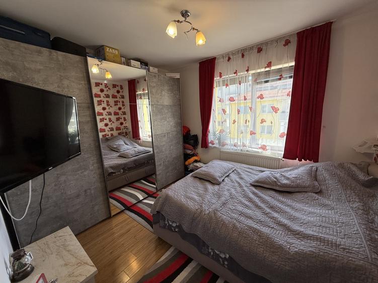 Apartament cu 3 camere semidecomandat, mobilat în Florești