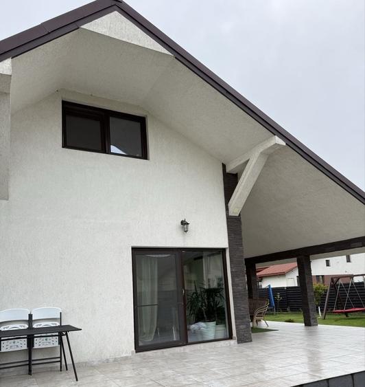 Casă cu 4 camere în Vânători